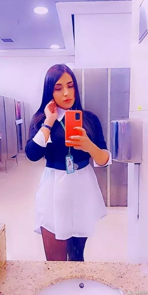Claudia, 27