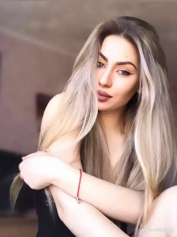 Yuliia, 19